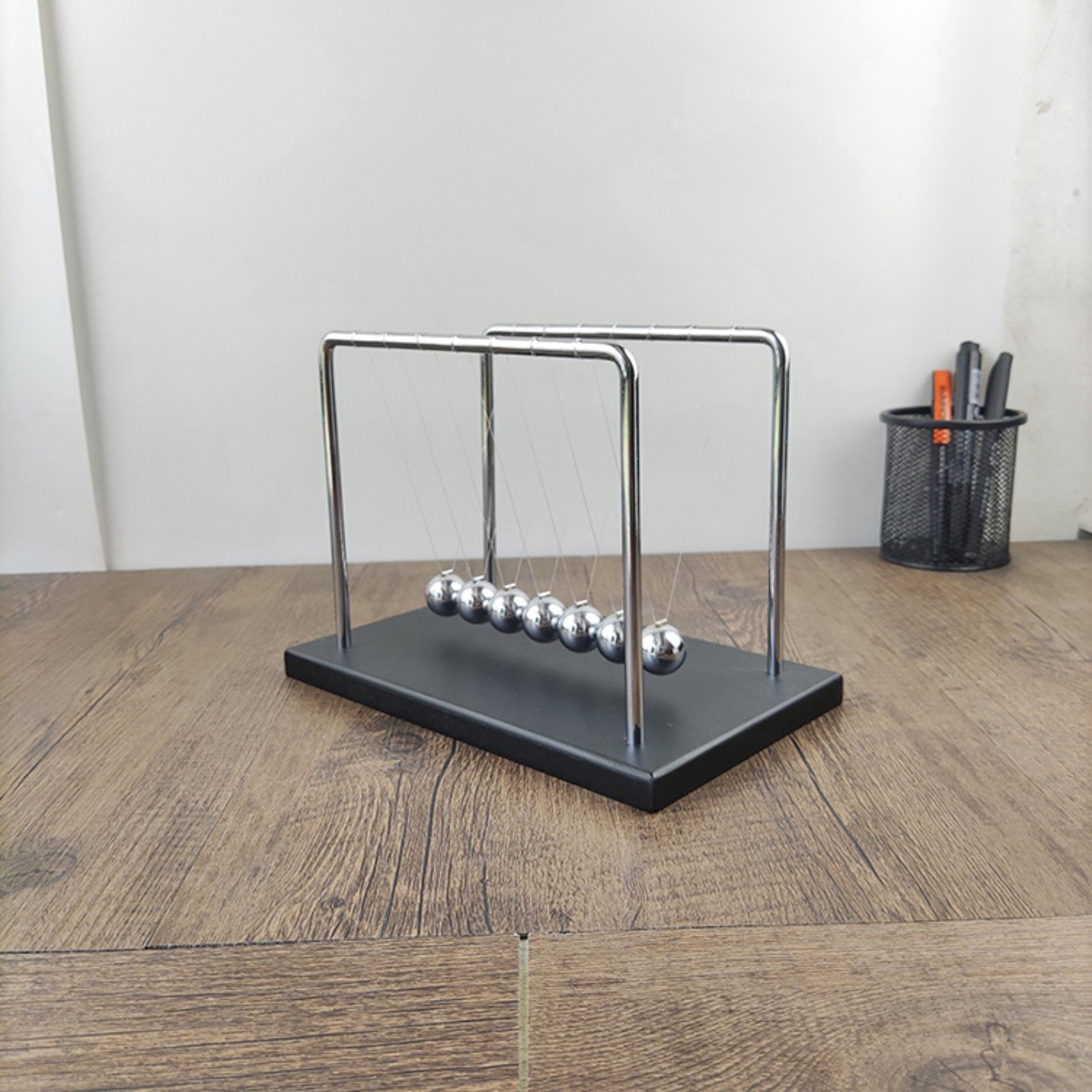 Newton Cradle Large - 7 Bola Kurva Mekanik Bola Pendulum